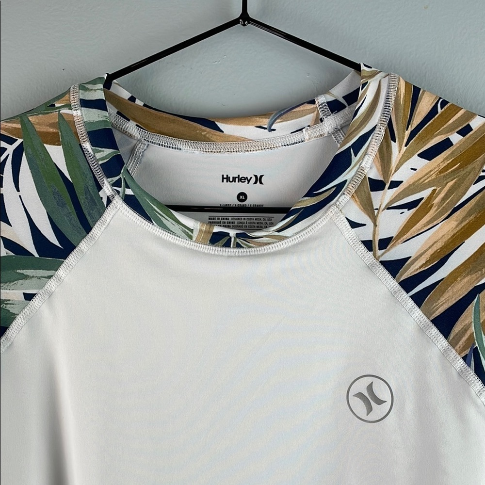 Hurley Long Sleeve with Leaf Pattern UPF 50+ Size XL - Picture 4 of 7